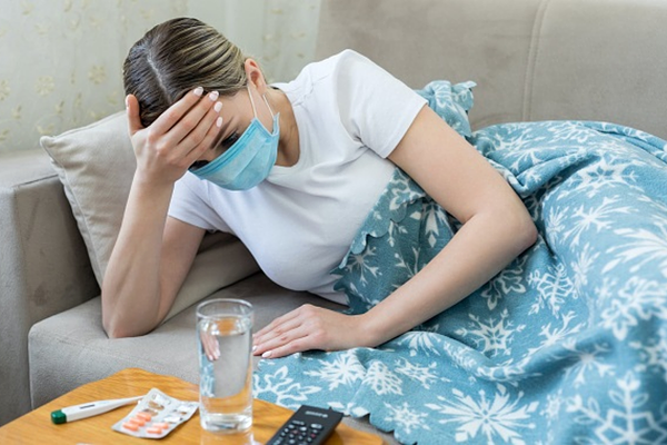 Sốt, mệt mỏi, đau đầu, ho, sổ mũi... là những triệu chứng thường gặp của sốt siêu vi